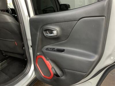 2018 Jeep Renegade Trailhawk - Photo 27 - Crest Hill, IL 60403