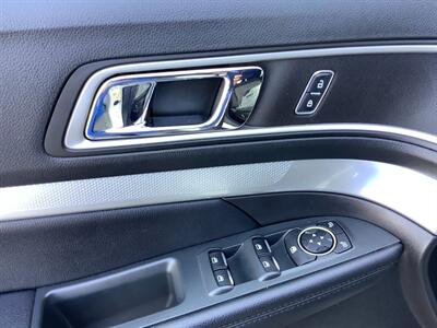2017 Ford Explorer XLT - Photo 12 - Crest Hill, IL 60403