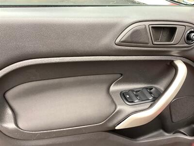 2013 Ford Fiesta SE   - Photo 10 - Crest Hill, IL 60403