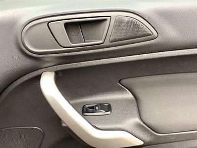 2013 Ford Fiesta SE   - Photo 25 - Crest Hill, IL 60403