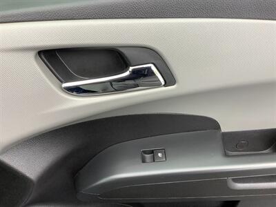 2016 Chevrolet Sonic LT Auto   - Photo 27 - Crest Hill, IL 60403