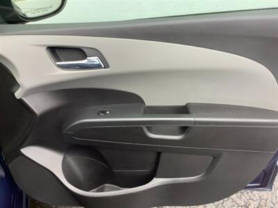 2016 Chevrolet Sonic LT Auto   - Photo 26 - Crest Hill, IL 60403