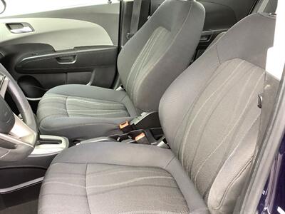 2016 Chevrolet Sonic LT Auto   - Photo 20 - Crest Hill, IL 60403