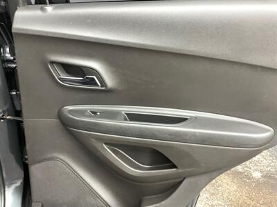 2016 Chevrolet Trax LS - Photo 28 - Crest Hill, IL 60403