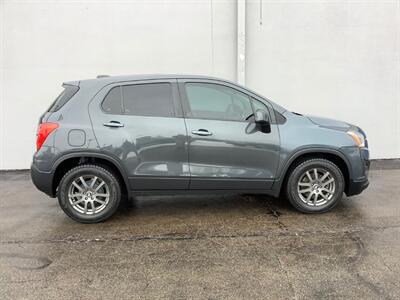 2016 Chevrolet Trax LS - Photo 7 - Crest Hill, IL 60403