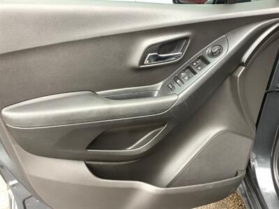 2016 Chevrolet Trax LS - Photo 11 - Crest Hill, IL 60403
