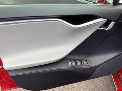 2016 Tesla Model S 90D - Photo 15 - Crest Hill, IL 60403