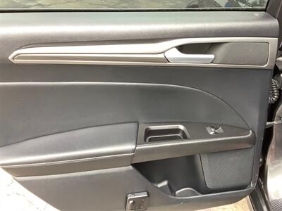 2019 Ford Fusion SEL   - Photo 27 - Crest Hill, IL 60403