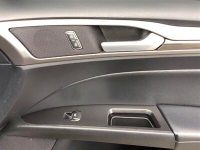 2019 Ford Fusion SEL   - Photo 33 - Crest Hill, IL 60403