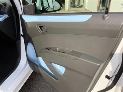 2015 Chevrolet Spark EV 1LT - Photo 27 - Crest Hill, IL 60403