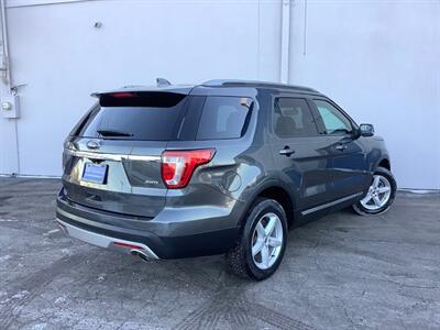 2017 Ford Explorer XLT   - Photo 8 - Crest Hill, IL 60403