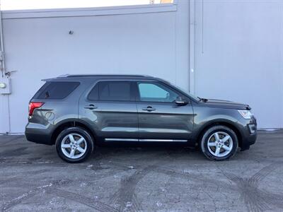 2017 Ford Explorer XLT   - Photo 9 - Crest Hill, IL 60403