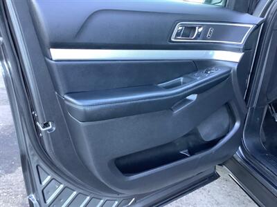 2017 Ford Explorer XLT   - Photo 14 - Crest Hill, IL 60403