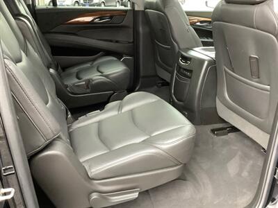 2017 Cadillac Escalade ESV Luxury   - Photo 32 - Crest Hill, IL 60403