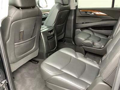 2017 Cadillac Escalade ESV Luxury   - Photo 29 - Crest Hill, IL 60403