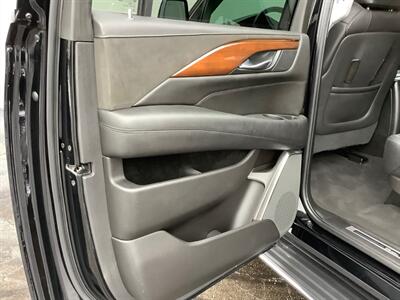 2017 Cadillac Escalade ESV Luxury   - Photo 27 - Crest Hill, IL 60403