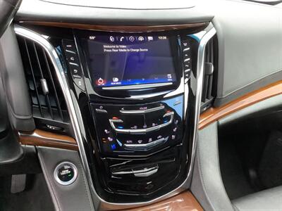 2017 Cadillac Escalade ESV Luxury   - Photo 19 - Crest Hill, IL 60403