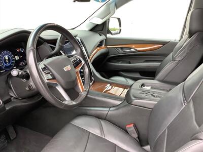 2017 Cadillac Escalade ESV Luxury   - Photo 18 - Crest Hill, IL 60403