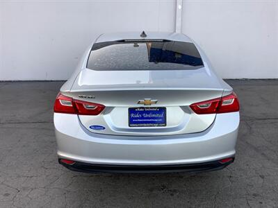 2017 Chevrolet Malibu LS   - Photo 6 - Crest Hill, IL 60403