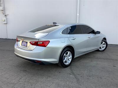 2017 Chevrolet Malibu LS   - Photo 8 - Crest Hill, IL 60403