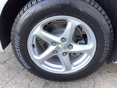 2017 Chevrolet Malibu LS - Photo 31 - Crest Hill, IL 60403