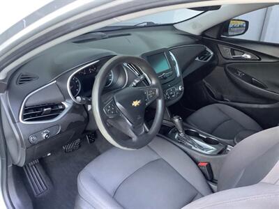 2017 Chevrolet Malibu LS - Photo 17 - Crest Hill, IL 60403