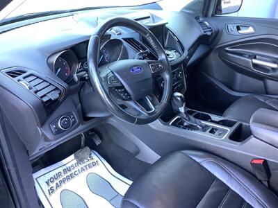 2017 Ford Escape Titanium   - Photo 15 - Crest Hill, IL 60403