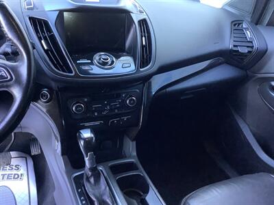 2017 Ford Escape Titanium   - Photo 16 - Crest Hill, IL 60403