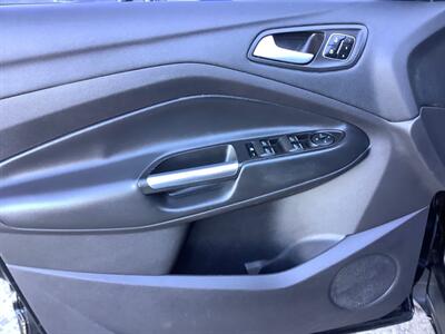 2017 Ford Escape Titanium   - Photo 11 - Crest Hill, IL 60403