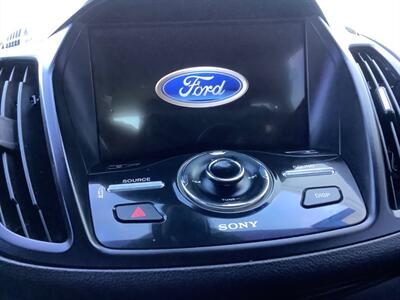 2017 Ford Escape Titanium   - Photo 18 - Crest Hill, IL 60403