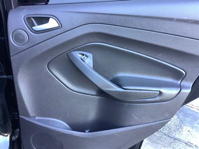 2017 Ford Escape Titanium   - Photo 27 - Crest Hill, IL 60403