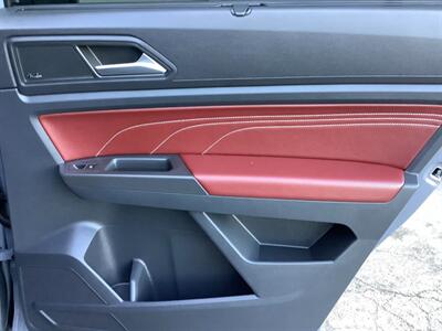 2022 Volkswagen Atlas Cross Sport V6 SEL Premium R-Line 4Motion   - Photo 33 - Crest Hill, IL 60403