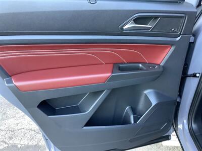 2022 Volkswagen Atlas Cross Sport V6 SEL Premium R-Line 4Motion   - Photo 30 - Crest Hill, IL 60403