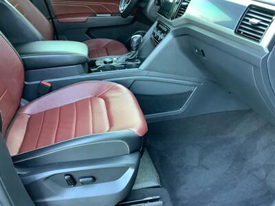 2022 Volkswagen Atlas Cross Sport V6 SEL Premium R-Line 4Motion   - Photo 41 - Crest Hill, IL 60403