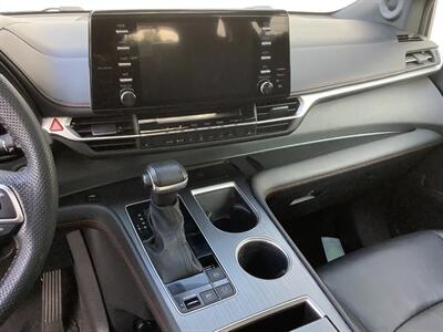 2024 Toyota Sienna XSE 7-Passenger   - Photo 17 - Crest Hill, IL 60403