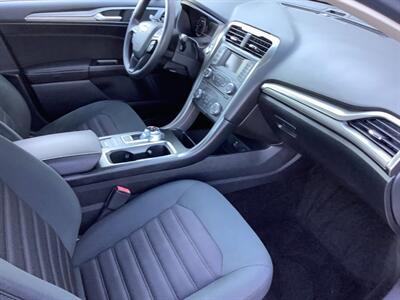 2017 Ford Fusion SE - Photo 19 - Crest Hill, IL 60403