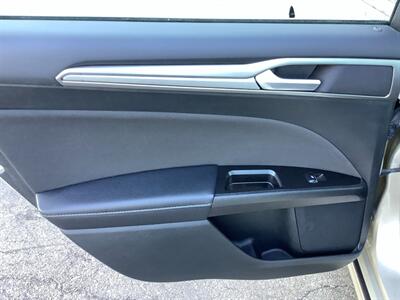 2017 Ford Fusion SE - Photo 16 - Crest Hill, IL 60403