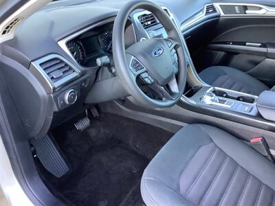 2017 Ford Fusion SE - Photo 10 - Crest Hill, IL 60403