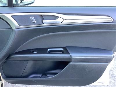 2017 Ford Fusion SE - Photo 18 - Crest Hill, IL 60403