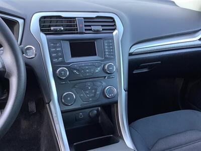 2017 Ford Fusion SE - Photo 12 - Crest Hill, IL 60403