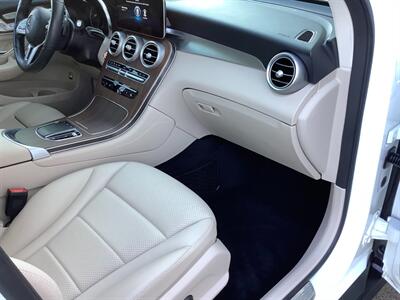 2020 Mercedes-Benz GLC GLC 300 4MATIC   - Photo 33 - Crest Hill, IL 60403
