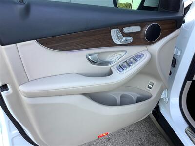 2020 Mercedes-Benz GLC GLC 300 4MATIC   - Photo 15 - Crest Hill, IL 60403