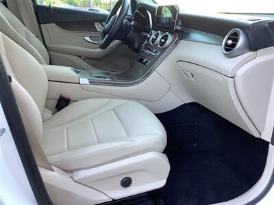 2020 Mercedes-Benz GLC GLC 300 4MATIC   - Photo 34 - Crest Hill, IL 60403