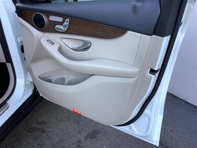 2020 Mercedes-Benz GLC GLC 300 4MATIC   - Photo 32 - Crest Hill, IL 60403