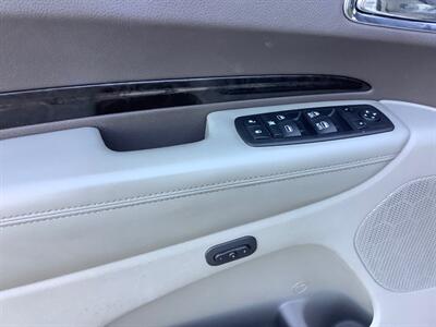 2011 Dodge Durango Crew Plus - Photo 12 - Crest Hill, IL 60403