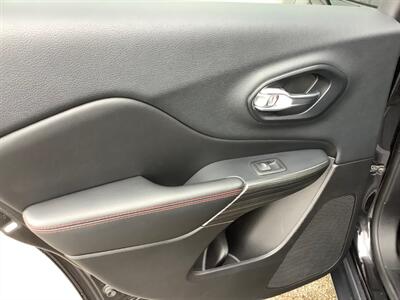 2016 Jeep Cherokee Trailhawk - Photo 32 - Crest Hill, IL 60403