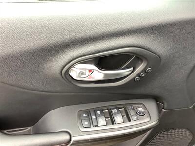 2016 Jeep Cherokee Trailhawk - Photo 14 - Crest Hill, IL 60403