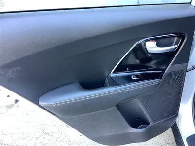2019 Kia Niro S Touring   - Photo 40 - Crest Hill, IL 60403
