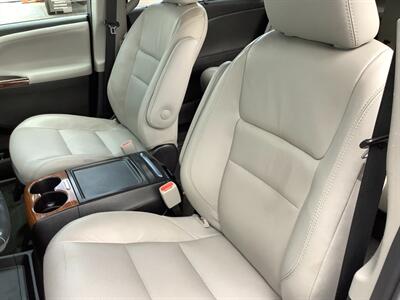 2018 Toyota Sienna Limited Premium 7-Passeng   - Photo 28 - Crest Hill, IL 60403