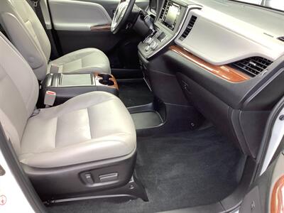 2018 Toyota Sienna Limited Premium 7-Passeng   - Photo 40 - Crest Hill, IL 60403